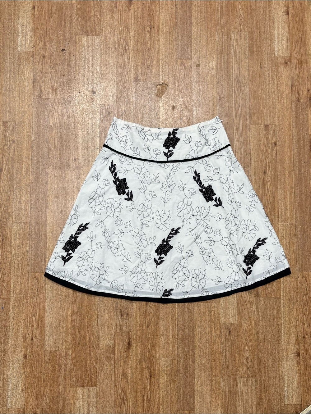 Liz Claiborne White Midi Skirt with Black Floral Embroidery